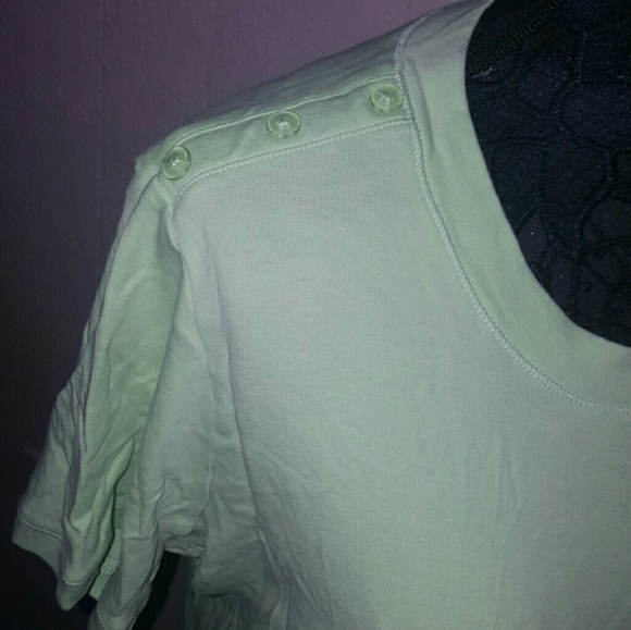 Salon studio Lime Green Button accented Tee - Picture 4 of 7